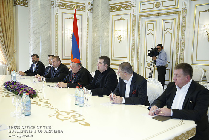 Վարչապետ Աբրահամյանն ընդունել է Չեխիայի կաթոլիկ եկեղեցու առաջնորդ Կարդինալ Դոմինիկ Դուկային