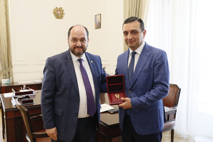 Երևանի պետական բժշկական համալսարանի ռեկտորը պարգևատրվել է ՀՀ վարչապետի հուշամեդալով