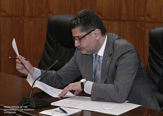Խորհրդակցություն պետական խորհրդանշանների հանրահռչակման վերաբերյալ