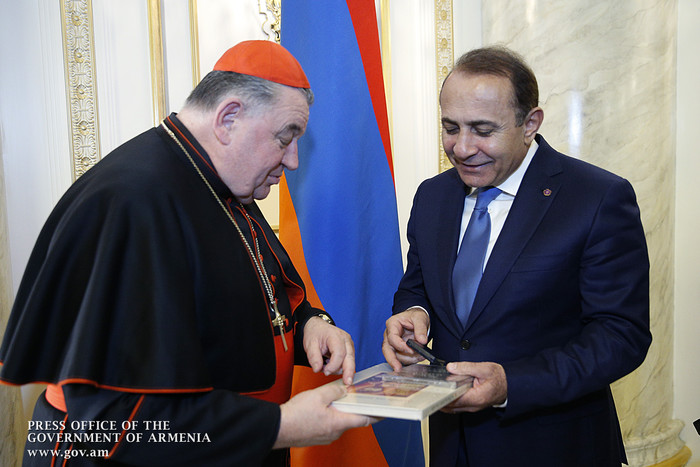 Վարչապետ Աբրահամյանն ընդունել է Չեխիայի կաթոլիկ եկեղեցու առաջնորդ Կարդինալ Դոմինիկ Դուկային
