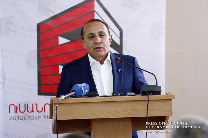 Վարչապետը մասնակցել է միջբուհական ուսանողական գիտաժողովի աշխատանքներին