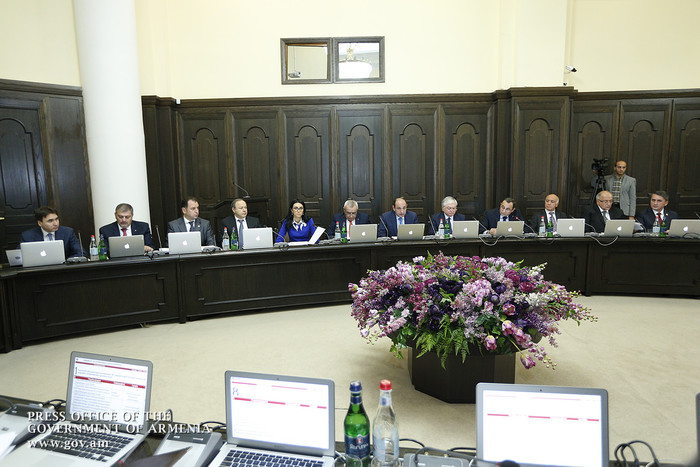 Վարչապետը հանձնարարականներ է տվել տրանսպորտի, լիցենզավորման, ընդերքի և ԴԱՀԿ-ի գործունեության հետ կապ
