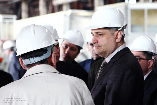 Վարչապետը ծանոթացել է Չարենցավանի արդյունաբերական ձեռնարկությունների ներդրումային ծրագրերին