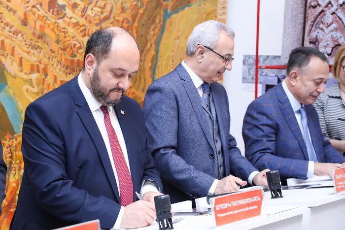 Արայիկ Հարությունյանը մասնակցել է Հայաստանում Ֆիլատելիստական և դրամագիտական շարժման հիմնադրման 100-ա