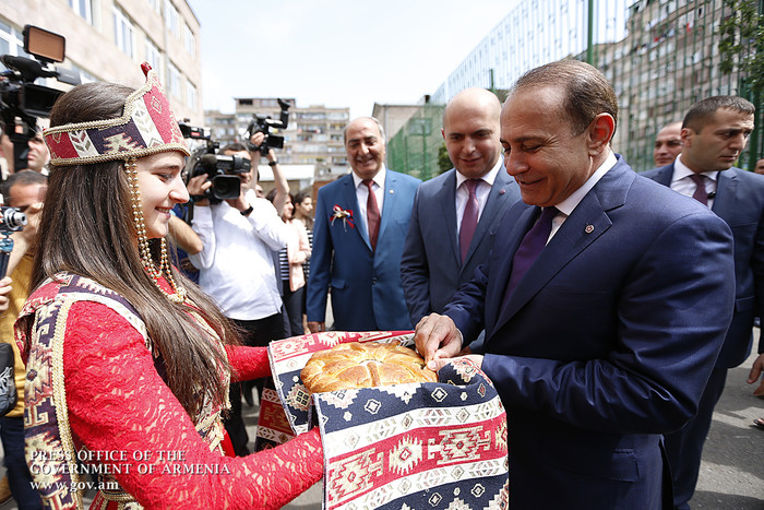 Վարչապետը թիվ 112 ավագ դպրոցում մասնակցել է «Վերջին զանգ» տոնական միջոցառմանը