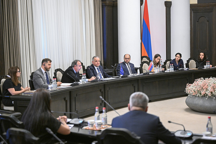 Արայիկ Հարությունյանի և Վասիլիս Մարագոսի գլխավորությամբ քննարկվել են ռազմավարական հաղորդակցության ար