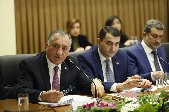 «Մեզ պետք է ուղղակի 10, 15 տարվա հորիզոն ունենալ և խնդիրները ֆունդամենտալ լուծել». ՀՀ վարչապետը Երևա