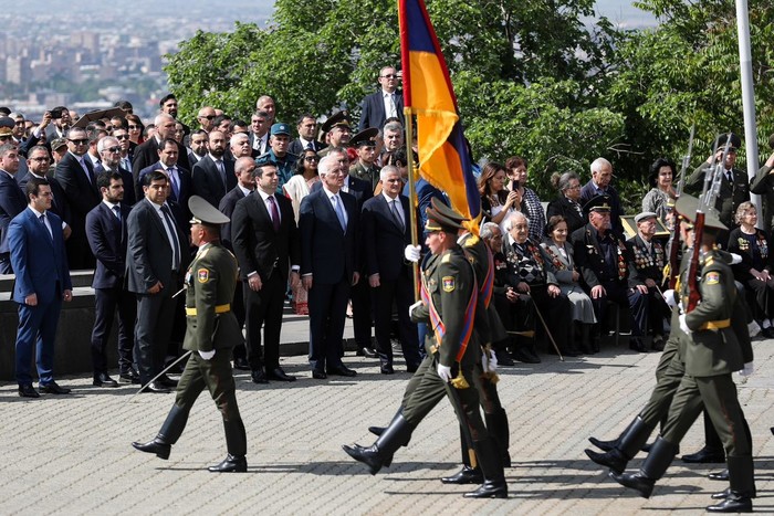 Փոխվարչապետ Մհեր Գրիգորյանը Հաղթանակի և խաղաղության տոնի առթիվ այցելել է «Հաղթանակ» զբոսայգի