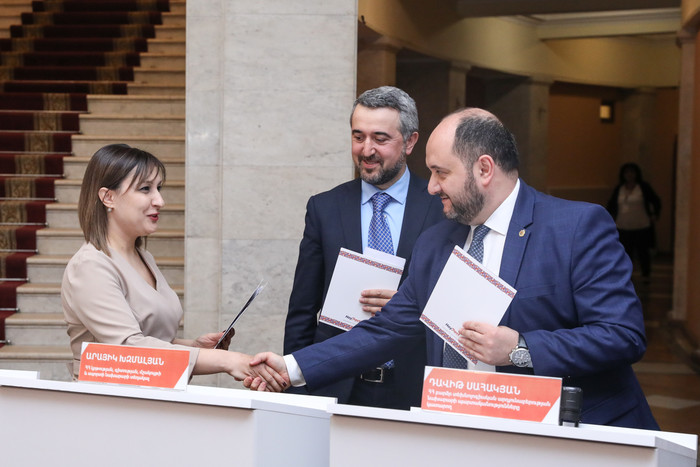 Արայիկ Հարությունյանը մասնակցել է Եղիշե Չարենցի 125-ամյակին նվիրված նամականիշի մարման արարողությանը