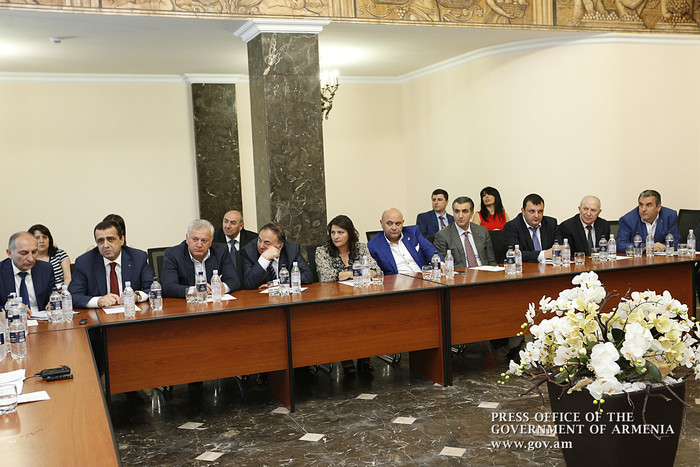 Վարչապետը գինեգործների հետ քննարկել է ոլորտի զարգացմանը վերաբերող հարցեր