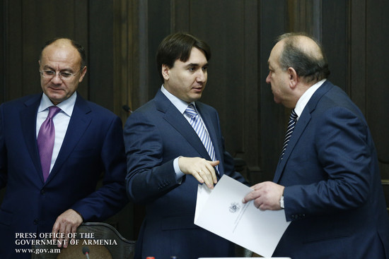 Երկրի պաշտպանությունը հասարակության ուշադրության կենտրոնում է