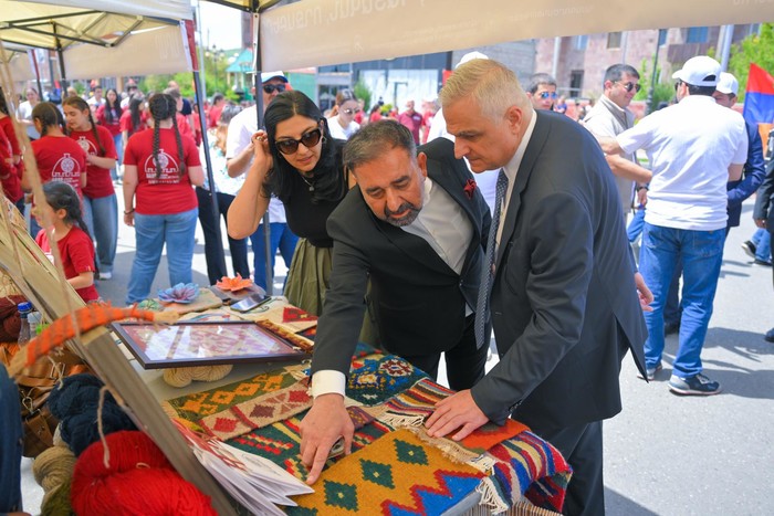 Փոխվարչապետ Մհեր Գրոգորյանը Ապարանում մասնակցել է Հանրապետության տոնին նվիրված միջոցառմանը