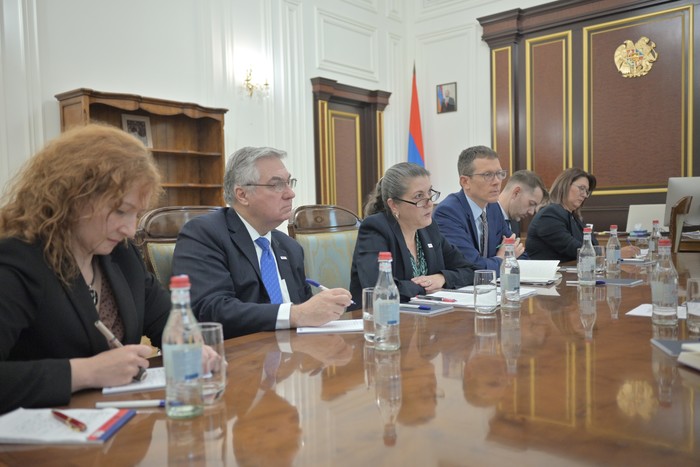 Փոխվարչապետ Խաչատրյանն  ընդունել է ԱՄՆ ՄԶԳ Եվրոպայի և Եվրասիայի բյուրոյի ղեկավարին