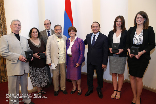 Հովիկ Աբրահամյանն ընդունել է բարոնուհի Քերոլայն Քոքսի գլխավորած պատվիրակությանը