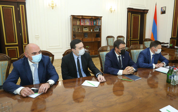 Փոխվարչապետ Սուրեն Պապիկյանն ընդունել է ԵԱԶԲ վարչության նախագահ Նիկոլայ Պոդգուզովին