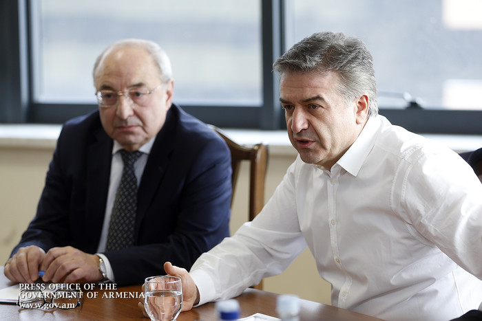 Կարեն Կարապետյանը  հանդիպել  է Հանրային խորհրդի անդամների հետ