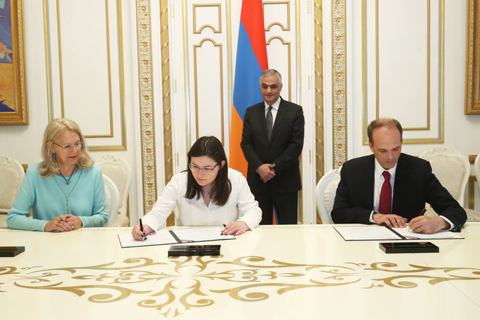 Փոխվարչապետ Մհեր Գրիգորյանն ընդունել է ԱՄՆ ՄԶԳ Վաշինգտոնյան գրասենյակի փոխտնօրենի տեղակալին