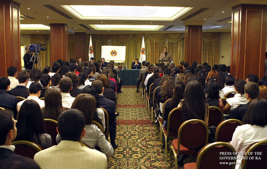 ՀՀԿ գործադիր մարմնի անդամ Տիգրան Սարգսյանը շնորհավորել է նորընտիր կուսակցականներին