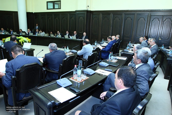 Կառավարությունը ձեռնամուխ է լինում 2014թ. պետբյուջեի նախագծի քննարկմանը