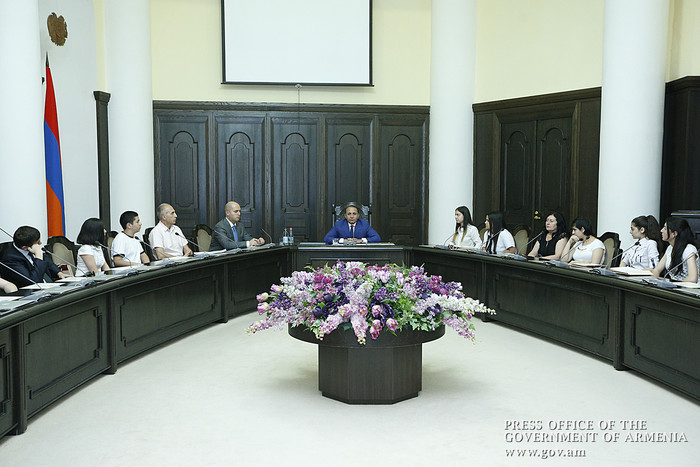 Վարչապետը շնորհավորել է 2014-2015 թթ. ուսումնական տարվա հանրապետական օլիմպիադայի հաղթողներին