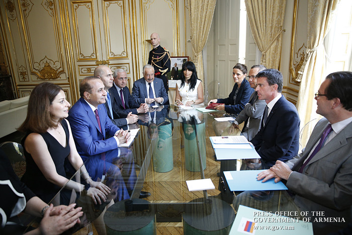 Փարիզում հանդիպել են Հայաստանի և Ֆրանսիայի վարչապետները