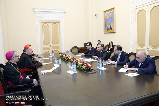 Վարչապետն ընդունել է կարդինալ Ջանֆրանկո Ռավազիին