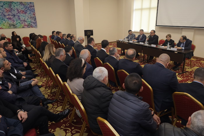 Փոխվարչապետ Տիգրան Խաչատրյանը հանդիպել է ՀՀ մարզերում բնակություն հաստատած ԼՂ-ից բռնի տեղահանված մեր