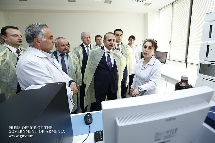 Վարչապետը ծանոթացել է սննդի և դեղերի անվտանգության փորձագիտական ժամանակակից լաբորատորիայի գործունեու