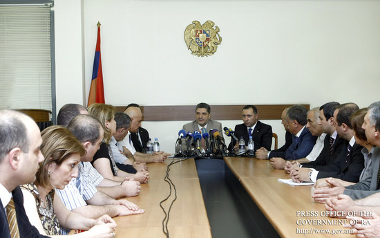 Վարչապետն աշխատակազմին է ներկայացրել նորանշանակ նախարարին