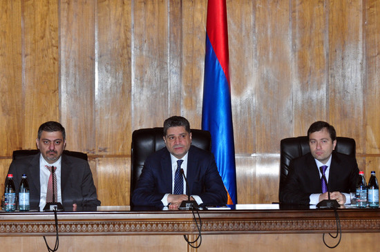 Վարչապետն աշխատակազմերին է ներկայացրել նորանշանակ նախարարներին