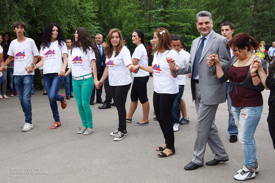 Վարչապետն այցելել է «Արի տուն» ճամբար