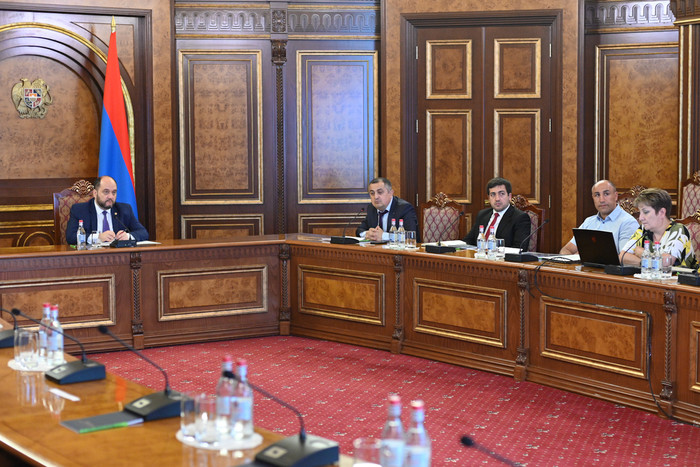 Արայիկ Հարությունյանի գլխավորությամբ քննարկվել է Արթուր Աբրահամի անվան մարզահամալիրի կառուցման հետ կ