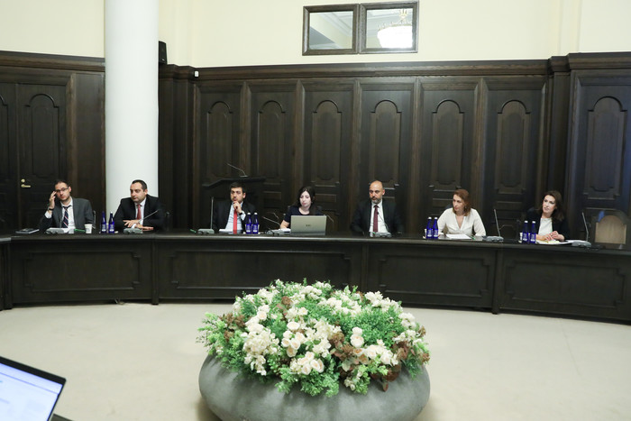 Արայիկ Հարությունյանի գլխավորությամբ քննարկվել են «Փառք աշխատանքին» քանդակի վերականգնմանն ուղղված աշ