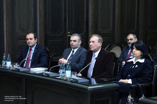 Վարչապետն ընդունել է Հանրային խորհրդի անդամներին