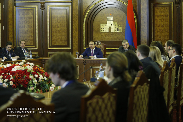 Վարչապետ Աբրահամյանն ընդունել է «Եվրոպայի ժողովրդավար ուսանողներ» կազմակերպության անդամներին