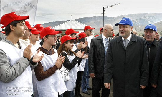 Վարչապետ Տիգրան Սարգսյանը  Լոռու մարզի  ութ բնակավայրերում հանձնել է հավաստագրեր