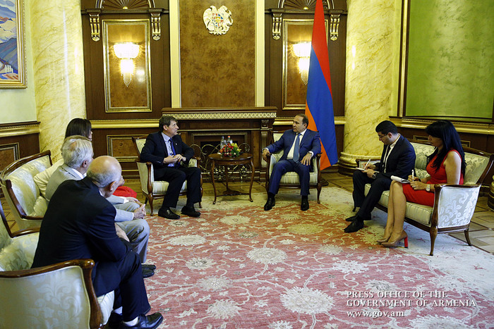 Վարչապետն ընդունել է ամերիկահայ բարերարներ Նաջարյանների ընտանիքի անդամներին