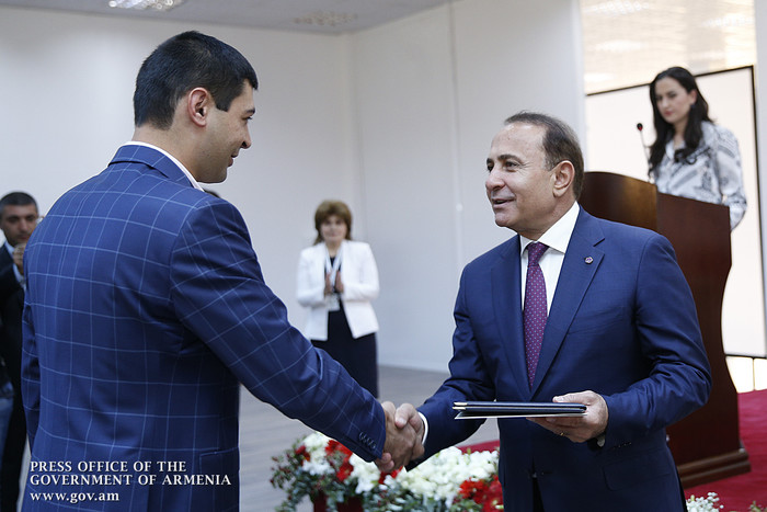 Վարչապետը ներկա է գտնվել «ԱրմՊրոդԷքսպո» ցուցահանդեսի և «Հայագրոֆորում» համաժողովի բացմանը