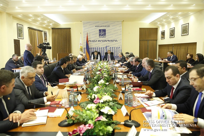 «Մեզ պետք է ուղղակի 10, 15 տարվա հորիզոն ունենալ և խնդիրները ֆունդամենտալ լուծել». ՀՀ վարչապետը Երևա