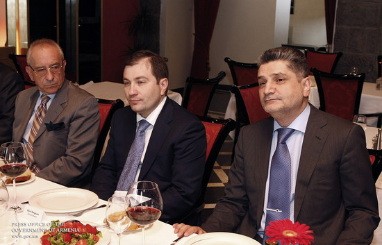 Վարչապետն աշխատանքային ճաշ է ունեցել ԵՄ անդամ երկրների դեսպանների հետ