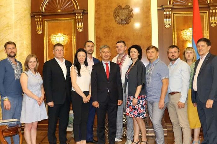 Վլադիմիր Կարապետյանը և Հրաչյա Թաշչյանը հանդիպում են ունեցել ուկրաինական ԶԼՄ-ների և փորձագիտական շրջա