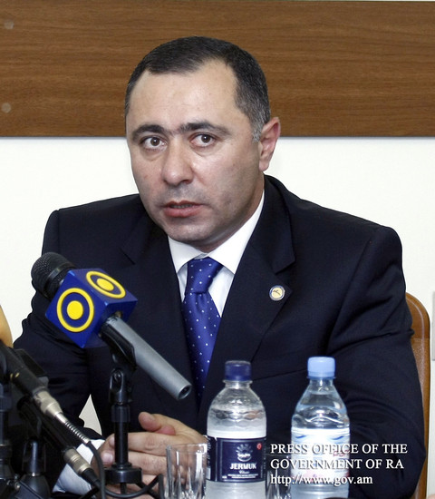 Վարչապետն աշխատակազմին է ներկայացրել նորանշանակ նախարարին