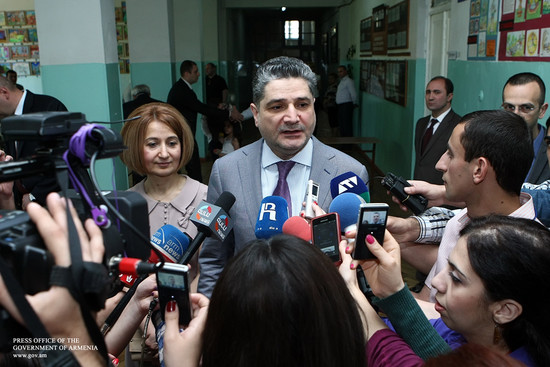 Վարչապետ Տիգրան Սարգսյանը քվեարկել է մայրաքաղաքի թիվ 10/21 ընտրատեղամասում