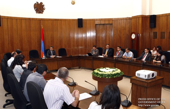 Կառավարության ղեկավարն ընդունել է տնտեսագետ-ուսանողներին