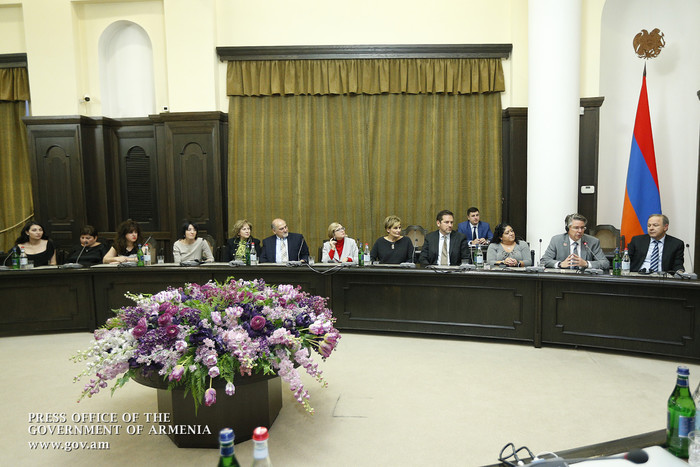 Վարչապետն ընդունել է ամերիկյան «Գլենդեյլ-Ադվենտիստ» բժշկական կենտրոնի մասնագետներին