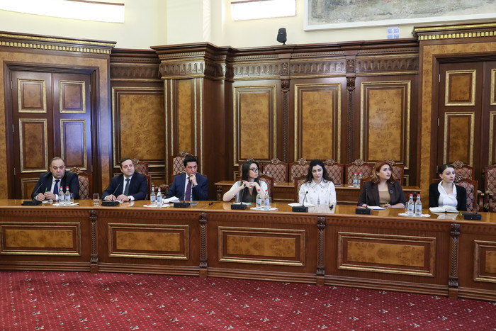 Փոխվարչապետ Մաթևոսյանին ներկայացվել է «Հայաստանի ներդրումային բարեփոխումների ճանապարհային քարտեզ»-ը