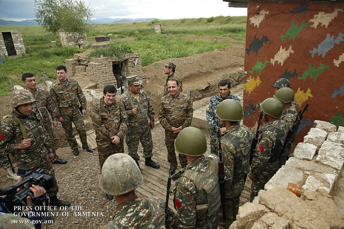 Վարչապետն այցելել է պաշտպանական դիրքեր