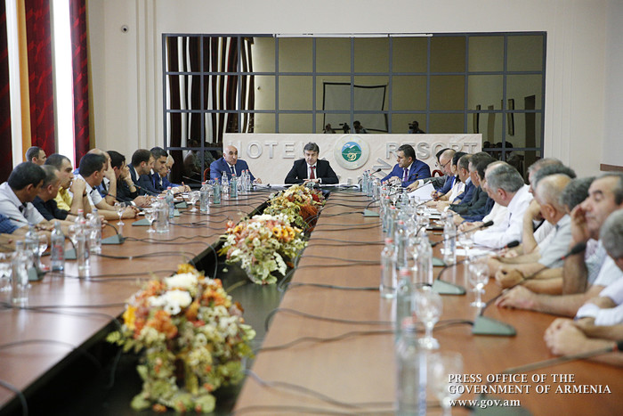«Սահմանամերձ համայնքներում պետք է ժամանակակից ու որակյալ կրթություն ապահովենք». Վարչապետը խորհրդակցո