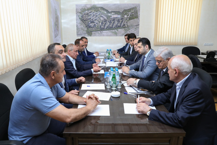 Փոխվարչապետ Մաթևոսյանին ներկայացվել է Երևանի Տիչինայի փողոցին և Հյուսիս-հարավ մայրուղուն հարող թաղամ