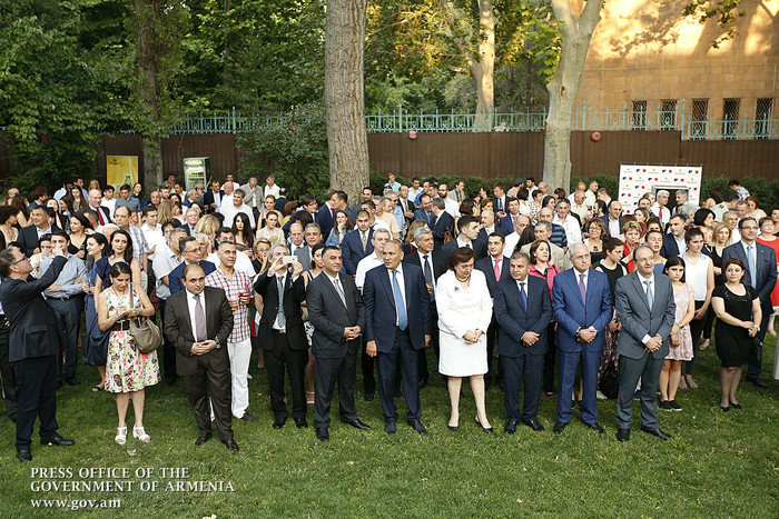 Ֆրանսիայի Ազգային տոնի առթիվ վարչապետն այցելել է Հայաստանում Ֆրանսիայի դեսպանություն